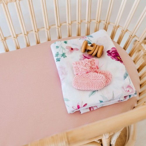 Baby girl best sale bassinet sheets